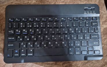 Kompüter, noutbuk və planşetlər: Klaviatura və USB bir yerdə satılır. Yenidir, 20 AZN-ə alınıb, 15