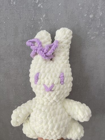купить ак 47 стреляющий орбизами: 🐰Милый зайчик ⚪️белого цвета 🧶Сделан из пряжи 🙌Ручная работа В