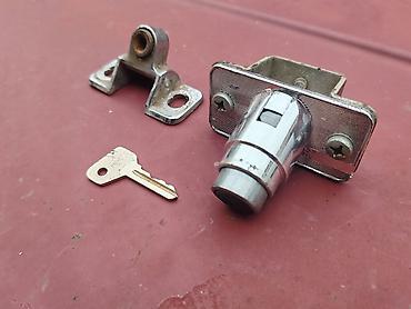 Auto delovi: Brava gepek vrata Lada 2121 Niva 1.6, Lada 2104 Karavan br.2. Polovno — 3