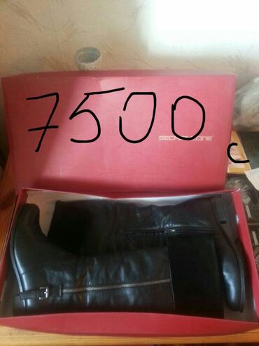 продаю связи с переездом: Продаю женскую обувьр.38,зима,осеньлето