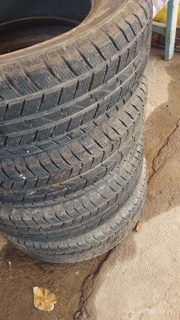 Шины: Продаю зимние шины 215/65R16 цена 12000сом тел г.Каракол