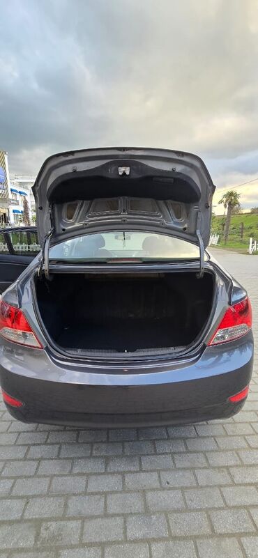 Hyundai: Hyundai Accent: 1.4 l | 2012 il Sedan — 7