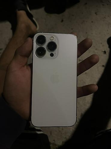 наушники apple airpods 1: Apple iPhone Pro в светлом цвете с плоскими гранями корпуса и тройной — 1