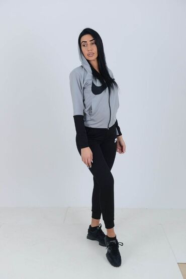 Gornji i donji deo: Cena 2,900
Mokra likra S, M, L, XL
8 boja — 3