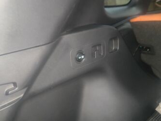 Tesla: Maraglanna şəxslər əlaqə saxlasın ətraflı məlumat verim — 8