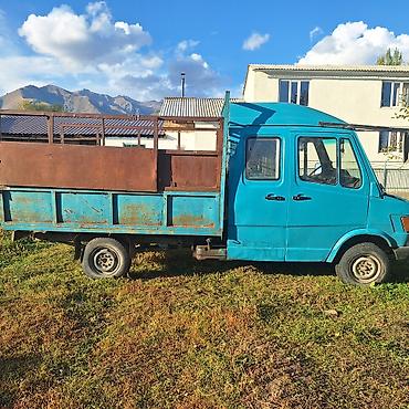 чанган уни к: Жеңил жүк ташуучу унаа, Mercedes-Benz, Дубль, 1,5 т, Колдонулган — 4