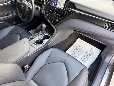 тутойт дымит: Toyota Camry: 2021 г., 2.5 л, Вариатор, Гибрид, Седан — 6
