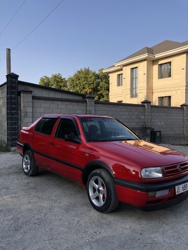 срочное продажа авто: Volkswagen Vento: 1992 г., 1.8 л, Механика, Бензин, Седан