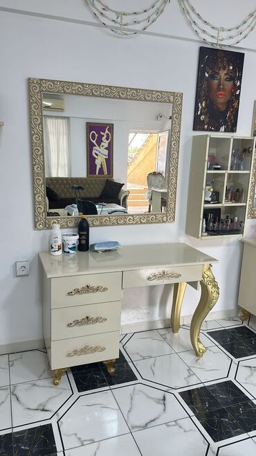 salon avadanliqlarinin satisi: ✅Makiyaj masasi satilir 200 azn 
Xirdlalan*afa 0490m