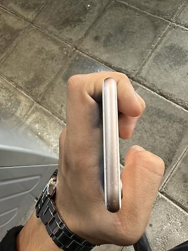 iphone 13 dubay qiymeti: IPhone 8, Qızılı, Qırıq, Barmaq izi — 5