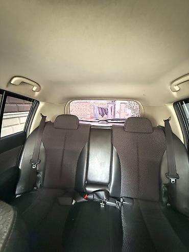 mersedes e klass: Nissan Tiida: 1.5 l | 2011 il Hetçbek — 3