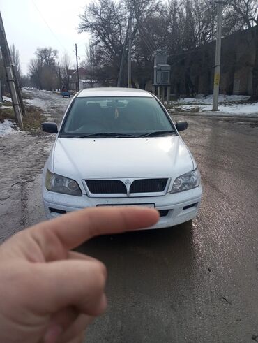 Mitsubishi: Белый универсал Mitsubishi Lancer Cedia. Удобный и практичный