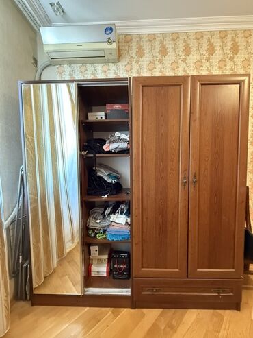 Dolablar: İşlənmiş, Açılan, 4 qapılı Düz dolab, Qarderob, paltar dolabı