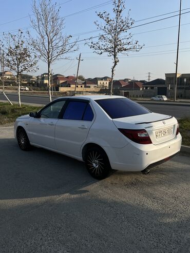 Iran Khodro: Iran Khodro : 1.7 l | 2019 il 210000 km Sedan — 3