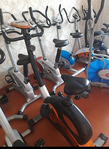 kredite velosiped: Stasionar velosipedlər – müxtəlif modellər və yüklənmə səviyyələri. - — 1
