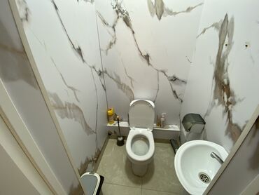 Кеңселерди ижаралоо: Сдаю Аренда офисов, 62 м², В жилом комплексе, С отдельной кухней, С отдельным сан узлом — 12