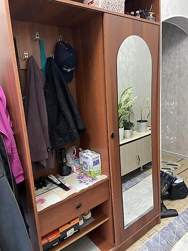полки мебель: Гарнитур для прихожей, Б/у, Комод, Зеркало, ДСП, цвет - Коричневый — 1