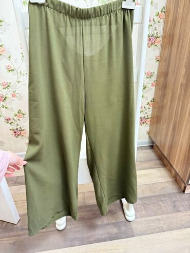 женские укороченные брюки: 1 dəfə geyinilib.Zeytun-yaşıl iki hissəli qadın dəsti - Üst: Qolsuz