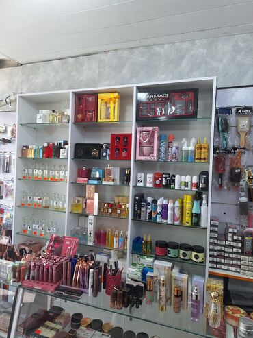 optik vitrin: Şüşəli dolab vitrini, İşlənmiş