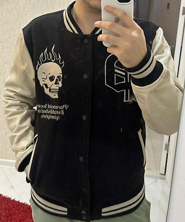 Unisex “varsity” üslublu jaket - Rəng: qara gövdə, krem rəngində qol