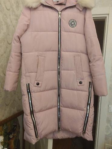 drap palto: Uzun qadın qış paltosu – açıq çəhrayı rəngdə, kapüşonlu model — 1