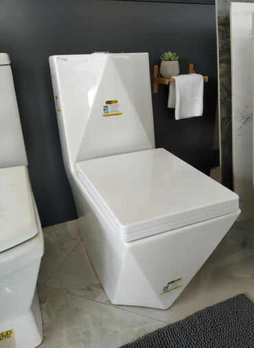 столешницы для ванной комнаты: Məhsul: GOLD BANYO birgövdəli unitaz - Modern, geometrik dizayn