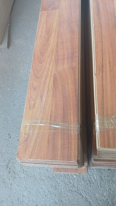 Laminat alıram. İslənmiş laminat alıram. Bütün təkliflər maraqlıdır