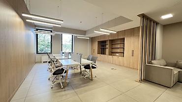 бизнес зал: Аренда офисов, 40 м², В бизнес центре, С отдельной кухней — 2