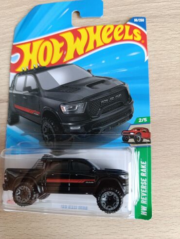 marka az: Hot Wheels – ’23 Ram 1500 miniatür modeli - Seriya: HW Reverse Rake
