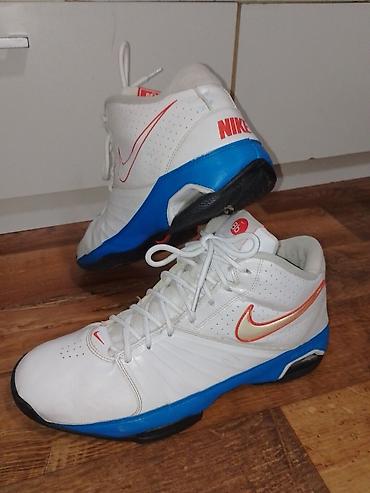 Patike: Nike košarkaške patike – beli gornjište sa plavo‑crnim đonom i — 10