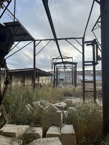 Anbar və emalatxanalar: Anbar/istehsalat sahəsi – daş divarlı, metal-karkas dam örtüyü ilə — 9