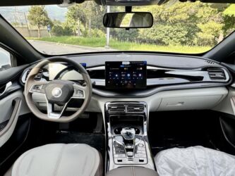 BYD: BYD : 1.5 l | 2024 il 13 km Sedan — 10