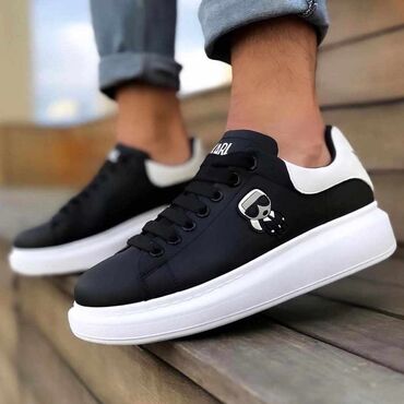 karl lagerfeld sneakers: Karl Lagerfeld, 38