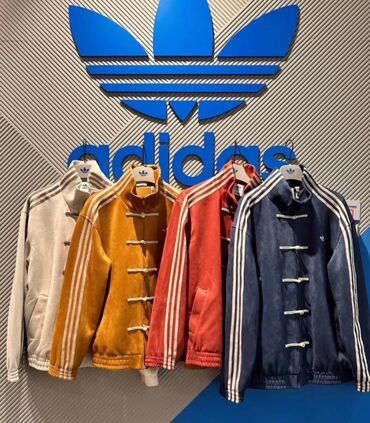 куртка для мальчика: Куртка Adidas в стиле унисекс, доступная в нескольких цветах, включая
