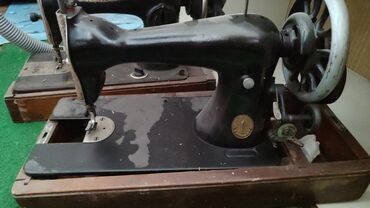 швейные машинки продаю: Тигүүчү машина Кол менен