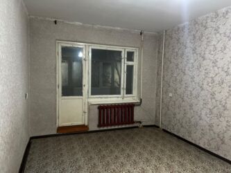 продаю комната гостиный тип: 3 бөлмө, 79 кв. м, 105-серия, 2 кабат, Эски ремонт