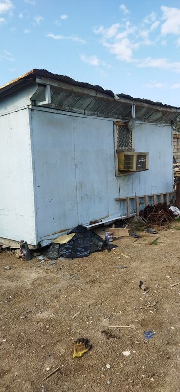 gence prospekti 73 de kiraye evler: 31 kv. m, 3 * 6 * 2 Kommunal xətlər qoşulmayıb