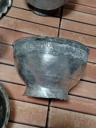 ibrik: Antik metal qab-qacaq dəsti. Qiymət razılaşma yolu Tərkibi: - Uzun — 3
