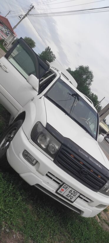 машина хавал: Белый внедорожник Toyota Land Cruiser. Автомобиль оснащен рейлингами