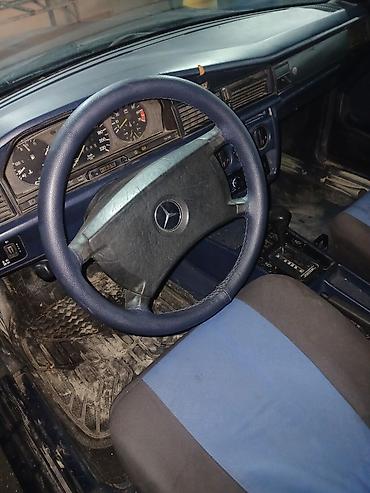 2106 ucuz: Mercedes-Benz 190 (W201) sedan - Kuzov: 4 qapı, qara rəng - Nömrə — 6