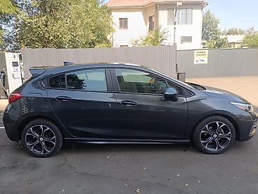 Транспорт: Chevrolet Cruze: 2018 г., Автомат, Бензин, Хэтчбэк — 4