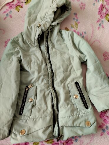 детский комбинезон для новорожденных: Продаю красивую ментоловую курточку ( Деми)размер 122