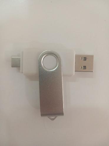Аксессуары для ПК: İki tərəfli USB fleş yaddaş - Konnektorlar: bir tərəfi USB-A, digər — 2