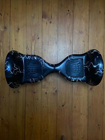 statuya: Öz-özünə balanslaşdırılan elektrikli hoverboard (segwey) — 2