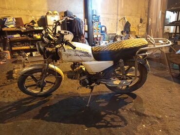 moped 80cc: Moped/motosiklet – ağ rəngli, şəhər içi və yük daşıma üçün praktik