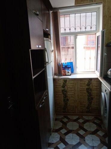 Həyət evləri və villaların satışı: Salam. Lokbatanda 70 metr medeniyyet sarayiyla mesafede, 2 mertebeden — 13