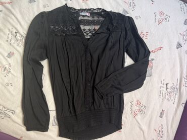 košulja haljina za punije: Crna čipkasta košulja, kao nova, materijal prijatan za noše viskoza