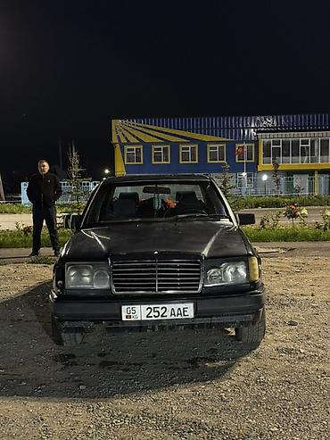 2 8: Mercedes-Benz W124: 1991 г., 2 л, Механика, Бензин, Седан — 4
