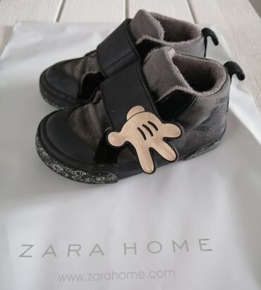 cizme 22: Zara Disney platnene patike za dečake, Mickey Mouse, crno-sive boje