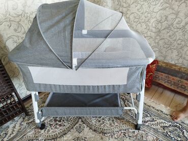 кухонный оборудование: Детская кроватка. практически новая .брали за 8500 .отдаем на много